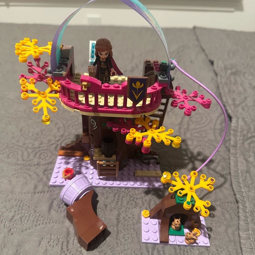 Incomplete frozen Lego set